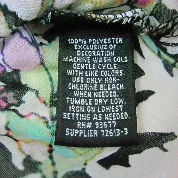 Sleeveless Top Medium Blouse Black Lace Neck & Multicolor Floral Print Flowy NEW - Picture 14 of 16